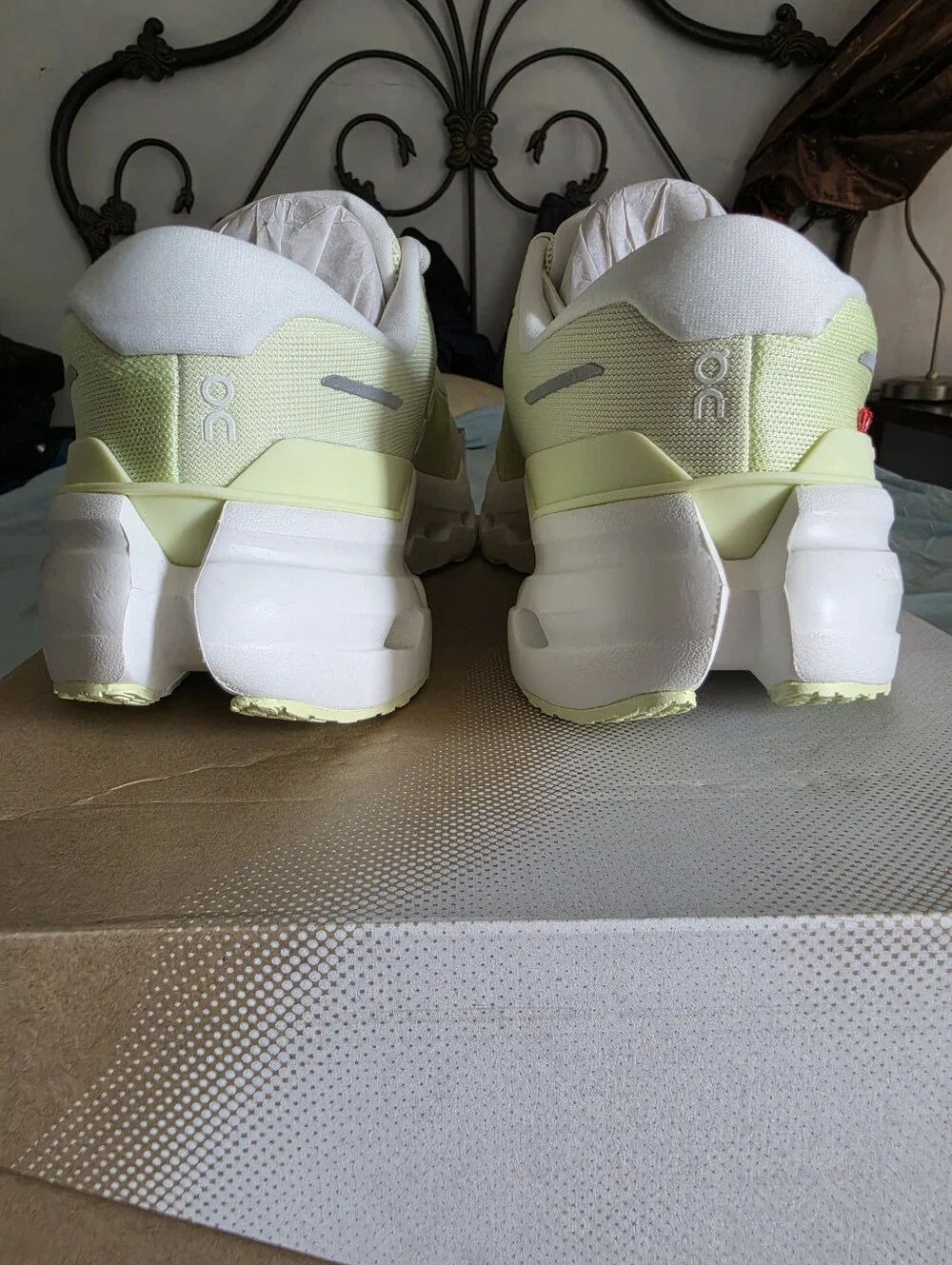 On Running FIRE! NIB! Cloudrunner 3 in Linen & Ivory. Sz 11. R2S!
